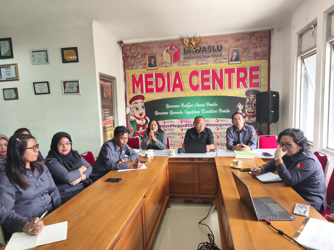 Tingkatkan Kompetensi Pegawai, Bawaslu Tana Toraja Gelar Bimbingan Teknis Penyusunan Kajian Hukum