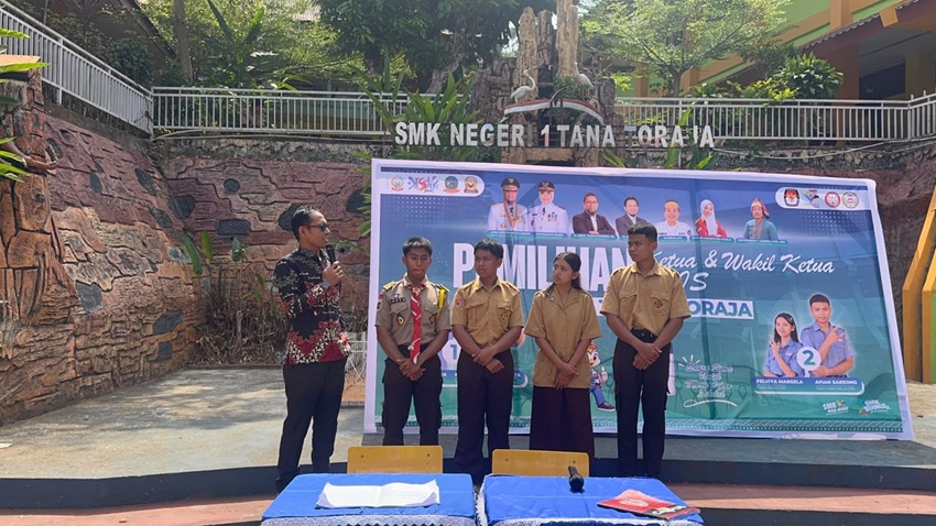 BAWASLU TANA TORAJA DAMPINGI PEMILIHAN OSIS SMKN 1 TANA TORAJA, AJAK SISWA BELAJAR DEMOKRASI SEJAK DINI