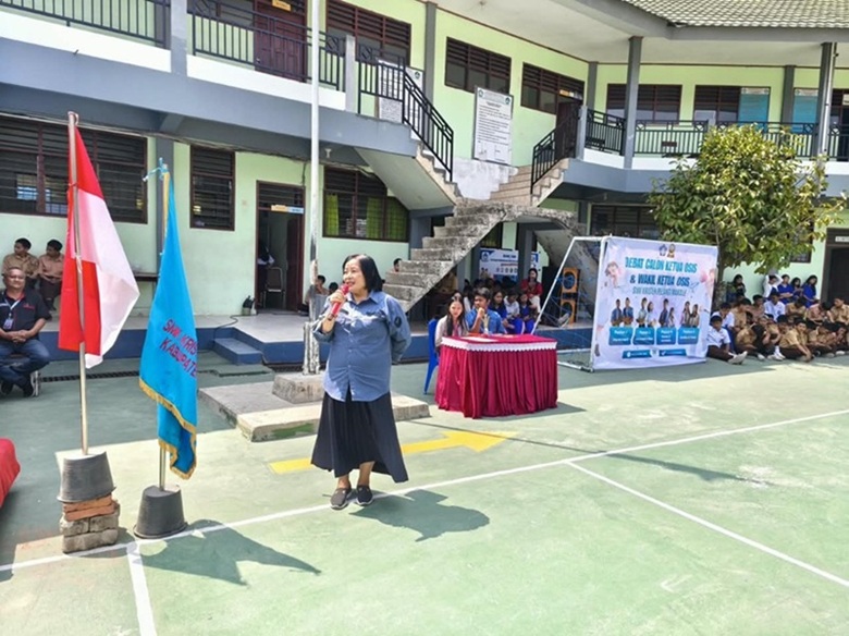 Tanamkan Nilai Demokrasi, Bawaslu Tana Toraja Dampingi Debat Calon Ketua OSIS