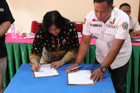 Penandatanganan MoU Bawaslu dan APDESI Tana Toraja