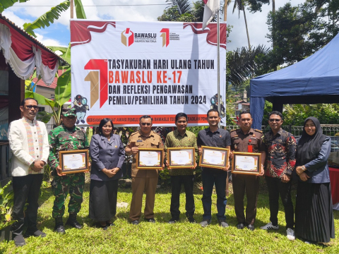 pemberian piagam penghargaan